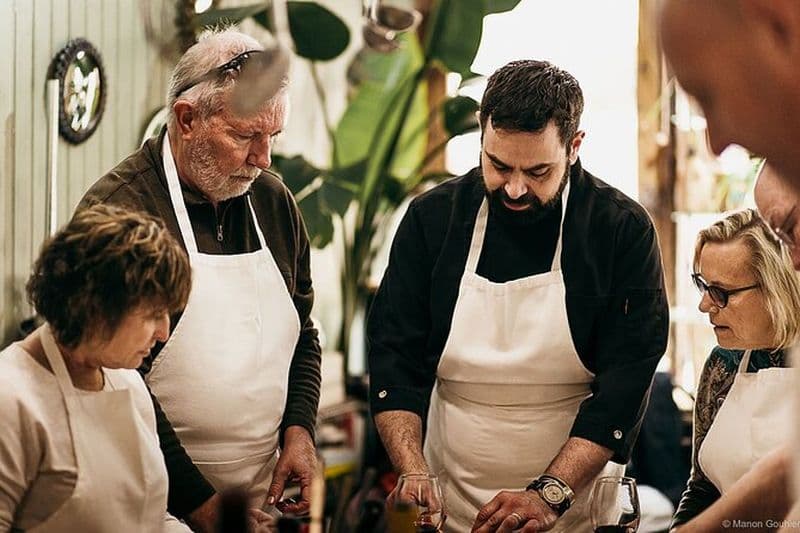 Visite du marché, cours de cuisine et déjeuner avec le chef au Lyon Studio