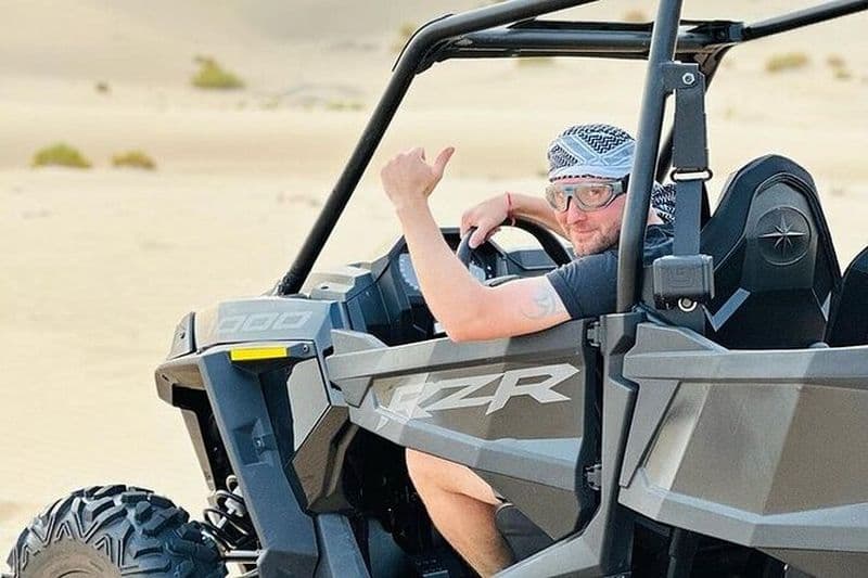 Dune Buggy Tour avec Camel et Sand Boarding Abu Dhabi
