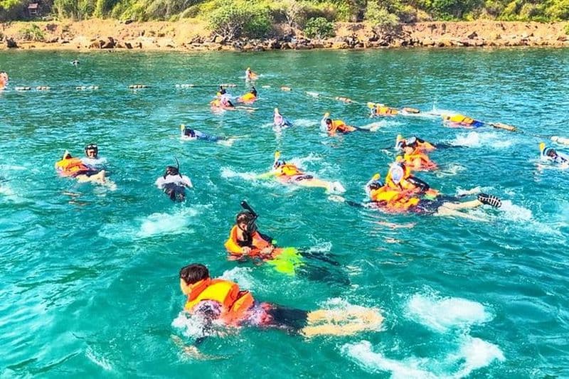 Pattaya: excursion d'une journée sur l'île de corail avec plongée en apnée, jetski et parachute ascensionnel