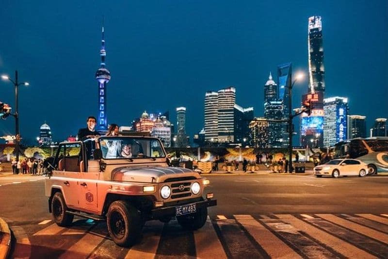Visite de nuit d'une nuit en jeep chic dans la ville de Shanghai