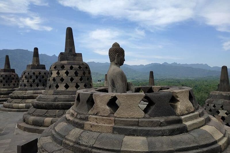 Yogyakarta: Excursion d'une journée en jeep Borobudur-Merapi et temple de Pramban
