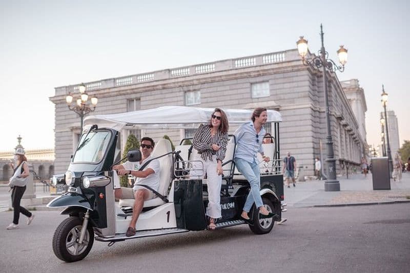 Visite de bienvenue à Madrid en Eco Tuk Tuk privé