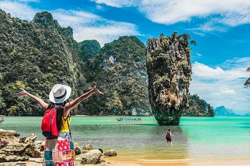 Baie de Phang Nga et île James Bond avec canoë en grand bateau