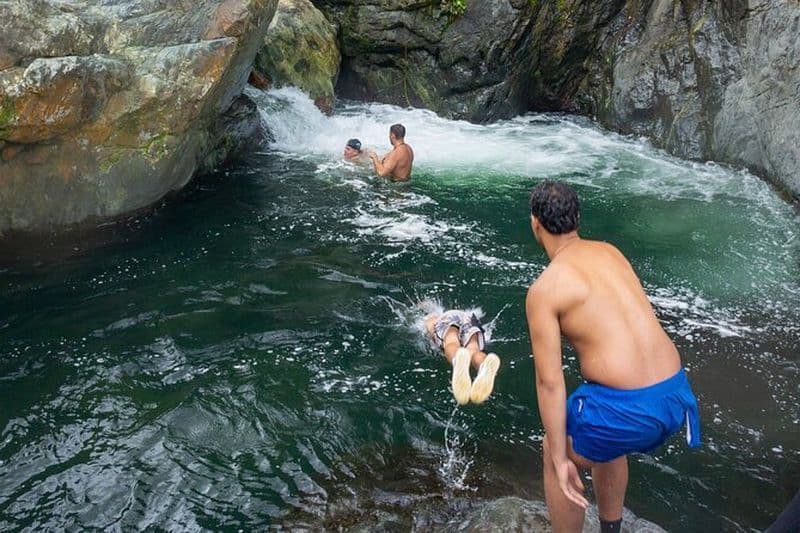 Randonnée sur la rivière Toro Negro et aventure de saut de falaise ; Prise en charge à San Juan