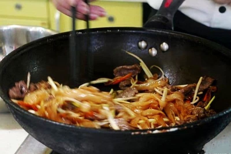 Cours de cuisine privé de 3 heures à Guangzhou avec visite du marché local