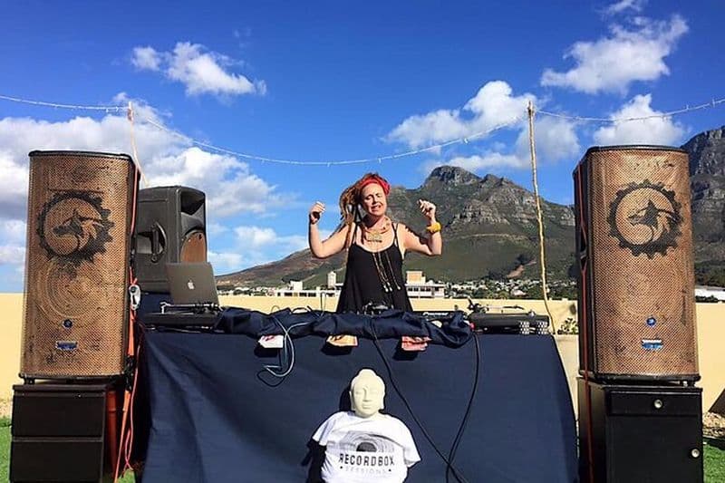 Cours de DJ avec un fondateur du club des jeunes