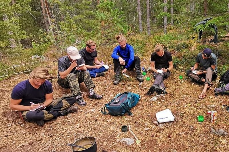 Cours de survie de 2 jours en petit groupe sur les compétences de base à Södermanland