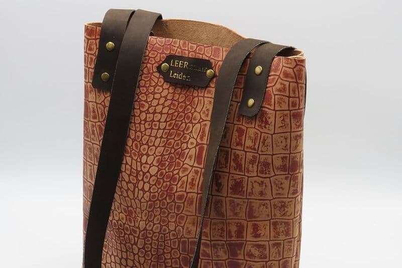 Atelier de sac fourre-tout en cuir véritable à Leiden