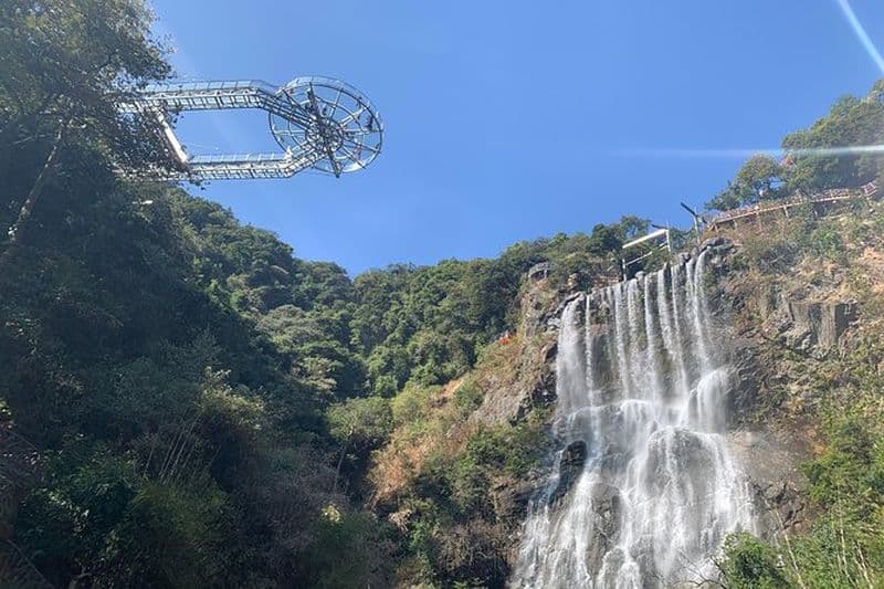 Visite privée d'une nuit au canyon de Gulong et au couloir du pic depuis Guangzhou