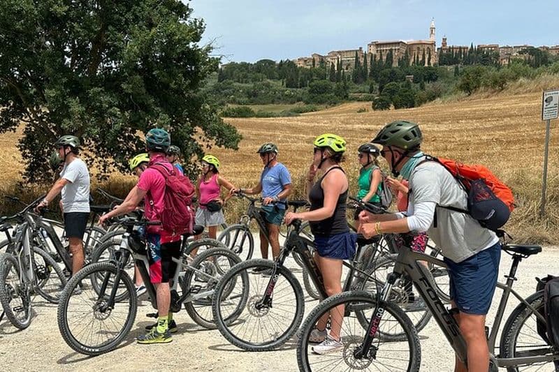 Visite privée en vélo électrique de Valdorcia avec dégustation de fromage pecorino toscan