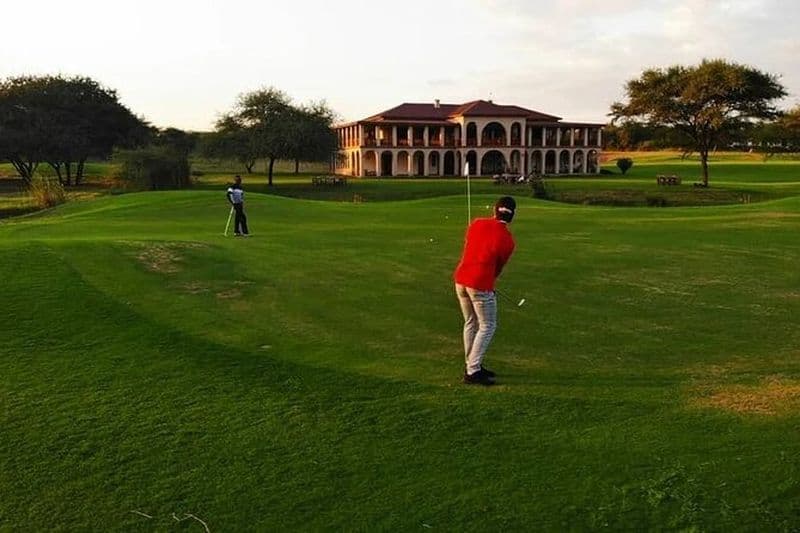 Golf au Kili Golf Club avec vue sur le Kilimandjaro