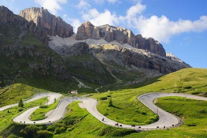 CIRCUIT EN VÉLO SUR LES DOLOMITES - SELLA RONDA: Col Pordoi-Sella-Gardena-Campolongo