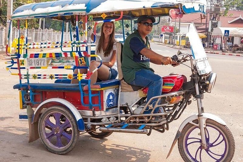 Visite nocturne des rues savoureuses de Vientiane en Tuk-Tuk