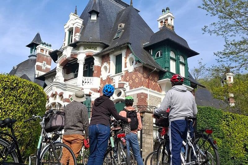 Visite Guidée privée à Vélo de Cabourg et Dives en Français
