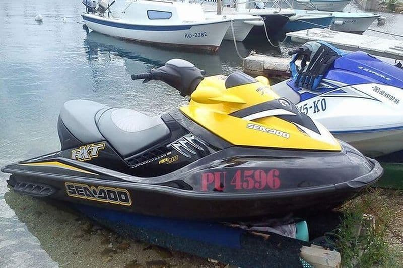 Montez sur un jet ski Yamaha VX110 sur l'île de Korcula et la péninsule de Peljesac
