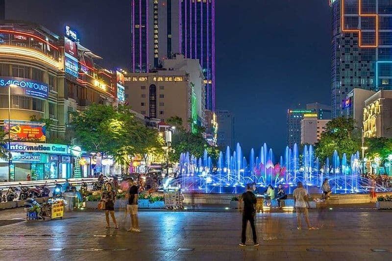 Visite nocturne à pied du centre de Saigon, de Nguyen Hue et de l'Opéra