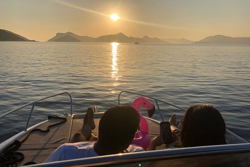 Croisière privée en bateau à moteur au coucher du soleil à Dubrovnik