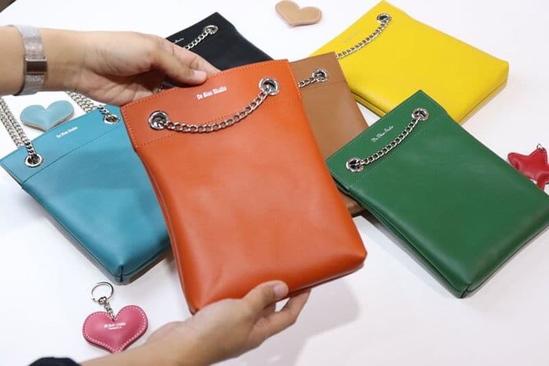 Atelier de sacs à bandoulière en cuir - Photos incluses