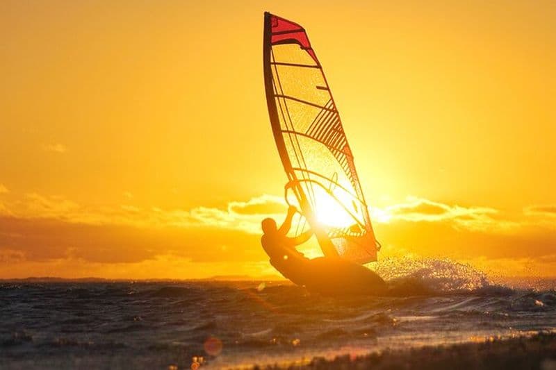Cours de planche à voile à Gurteen Beach ou Dog's Bay