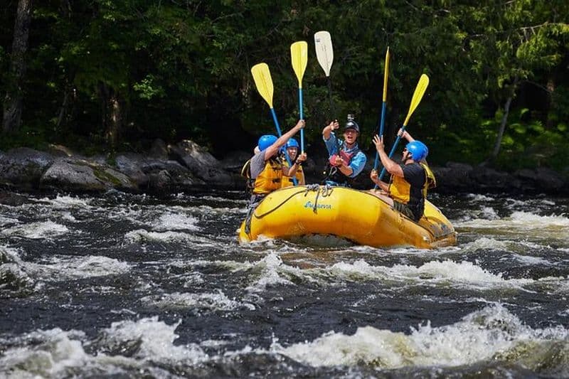 Aventure de rafting en eau vive sur la rivière Madawaska