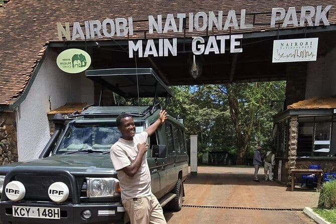 Excursion d'une demi-journée dans le parc national de Nairobi avec Landcruiser avec pick-up