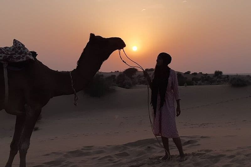 Hors des sentiers battus pendant la nuit Camel Safari Tour Jaisalmer