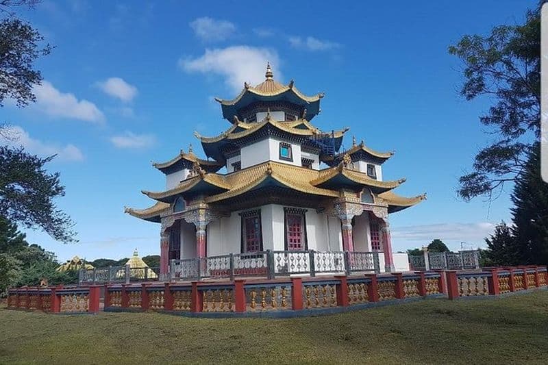Visite guidée d'un temple bouddhiste privé et du rafting quitte Poa par Mercosul Transportation