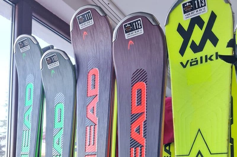 Matériel de ski et de snowboard à Bansko, Bulgarie