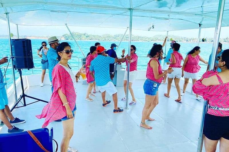 Location de bateau privé dans la mer de Mirissa, Sri Lanka