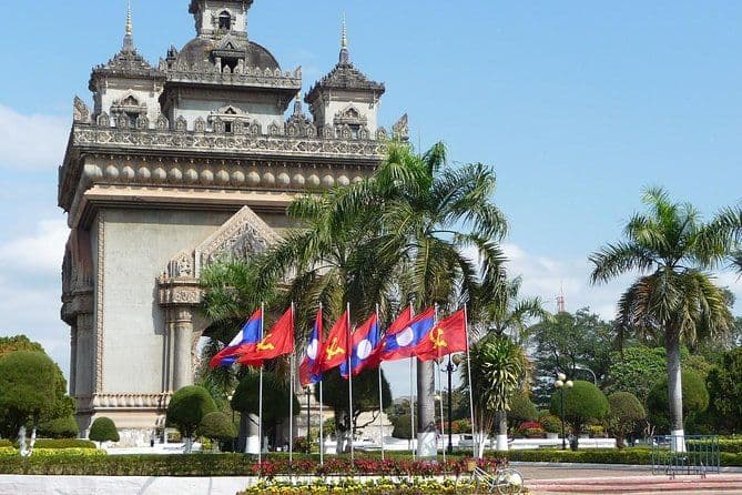 Visite guidée de la ville de Vientiane et du parc du Bouddha