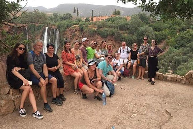 Depuis Marrakech : Cascades d'Ouzoud ; guide local. Croisière en bateau