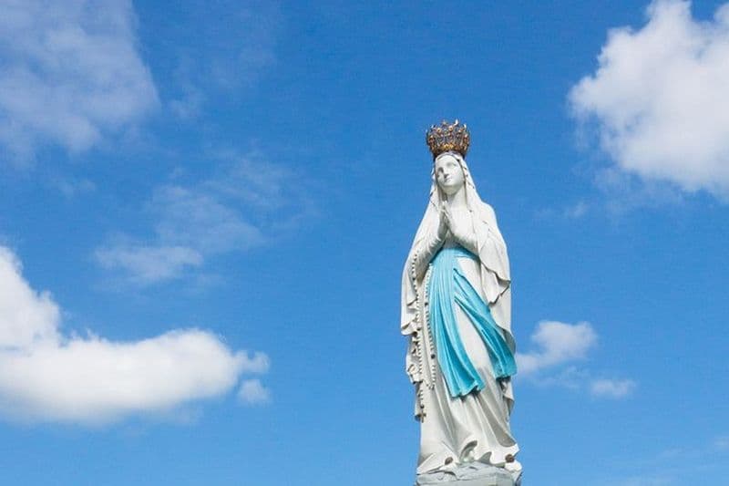 Notre Dame de Lourdes, visite guidée, à pied, du sanctuaire.