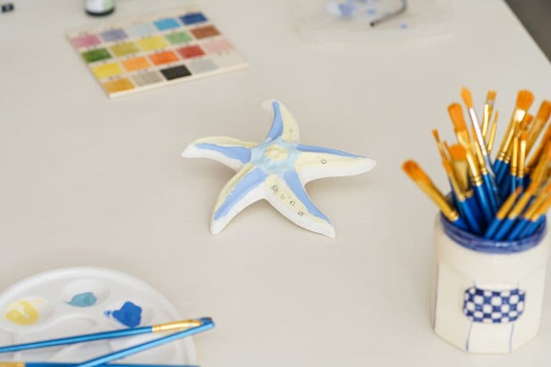 Décorez votre figurine en céramique