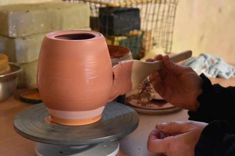 Initiez-vous au modelage et au décor aux engobes