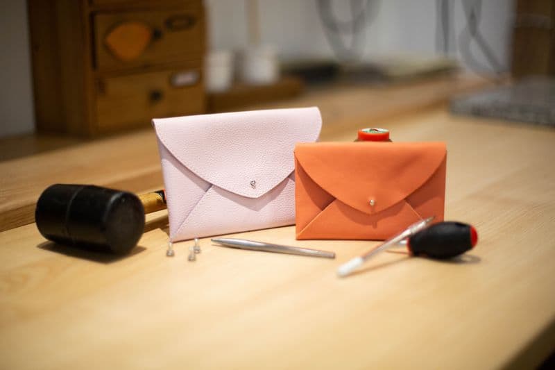 Billet Atelier - Réalisez vos pochettes en cuir en duo