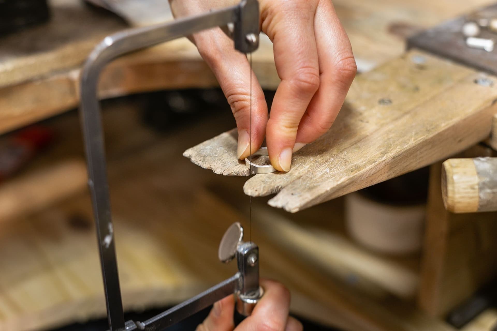 Billet Réalisez votre bague en argent sertie d'une pierre