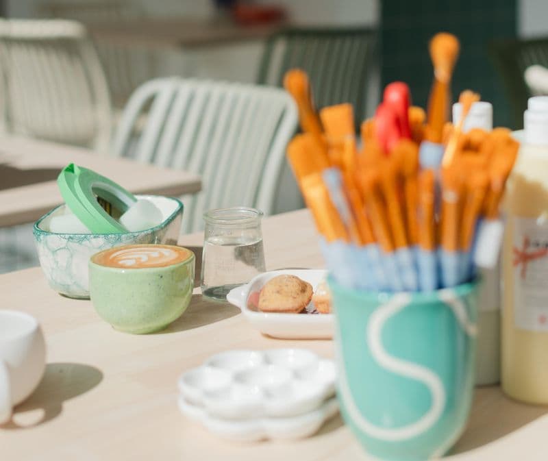 Décorez votre pièce en céramique autour d’un goûter