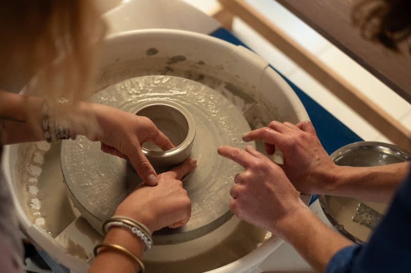 Billet Atelier - Tournez votre tasse en céramique