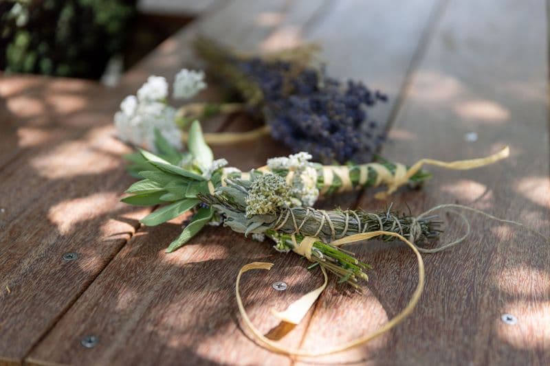 Billet Créez votre bâton de fumigation à base de plantes