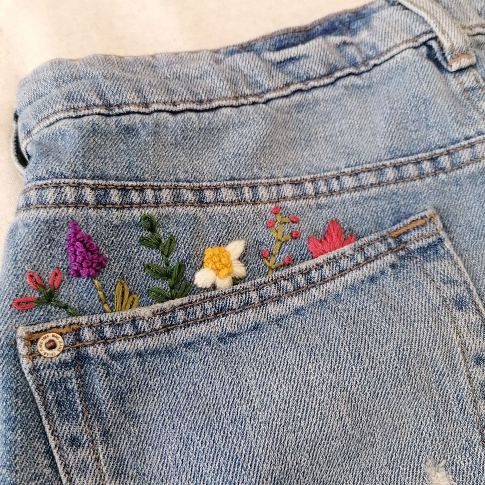 Billet Atelier - Brodez votre vêtement en jean