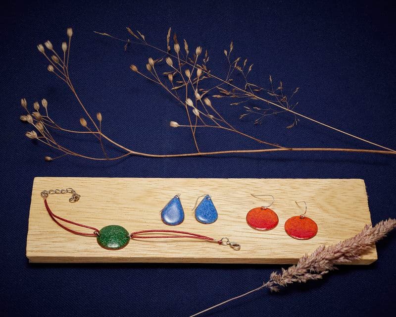 Réalisez votre bijou en émail sur cuivre