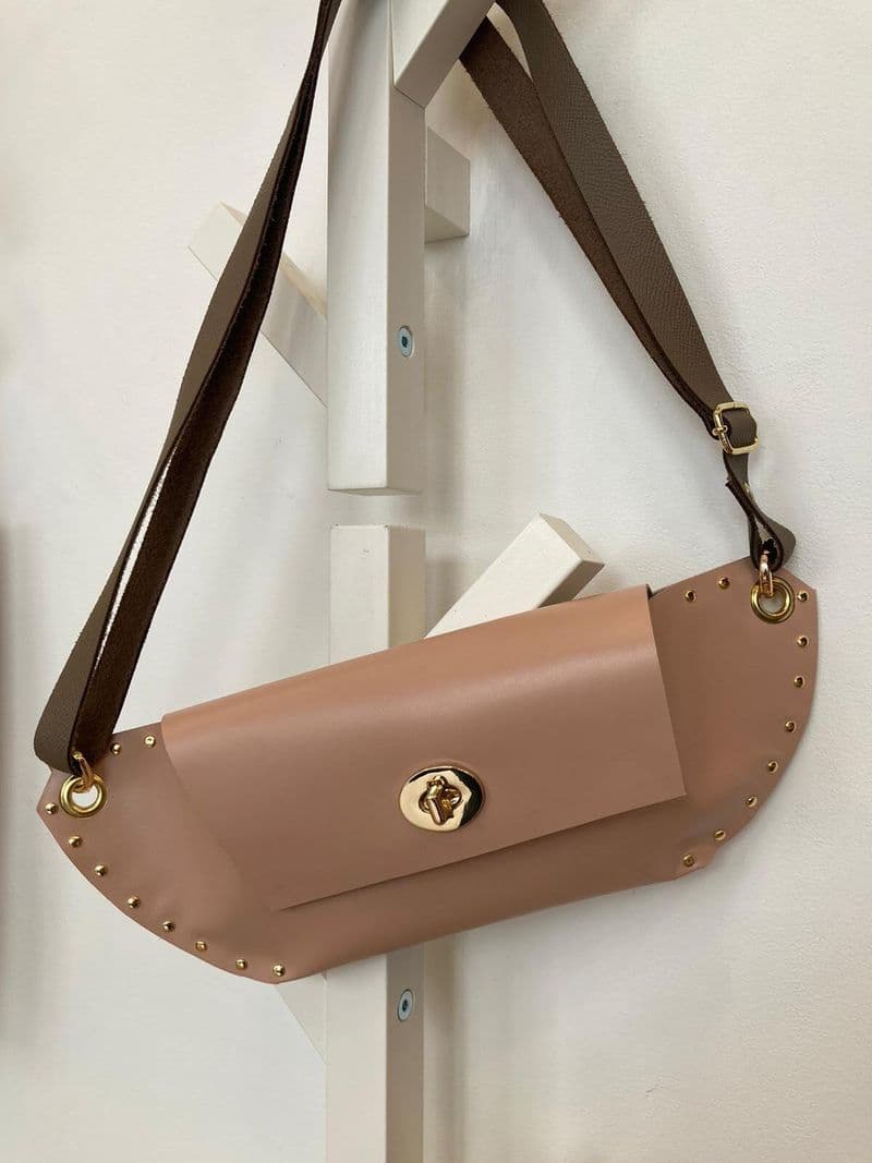 Billet Atelier - Réalisez votre sac banane en cuir personnalisé