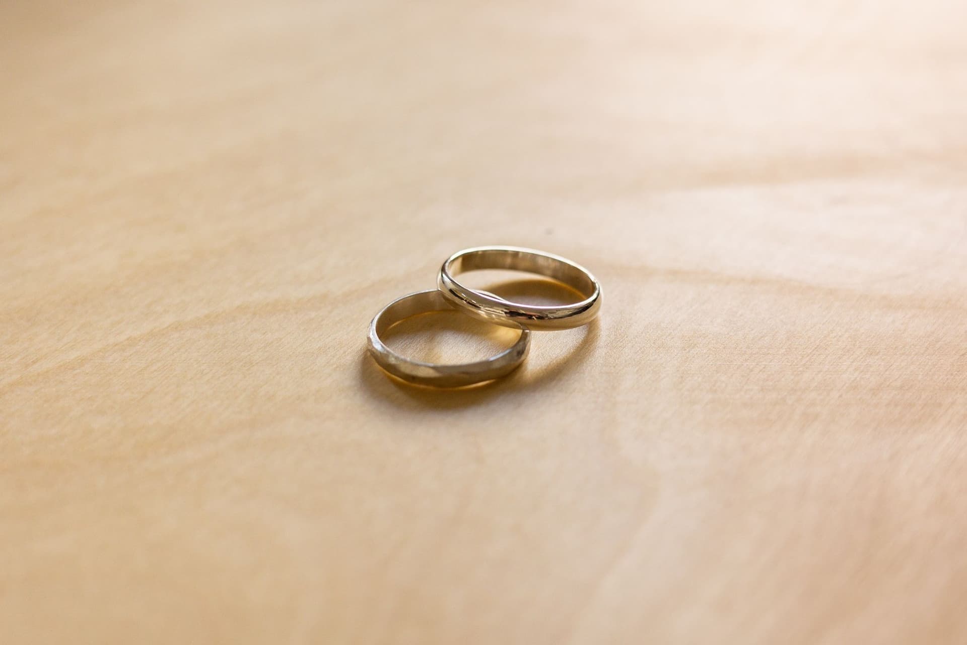 Billet Réalisez votre duo d'alliances en argent en couple