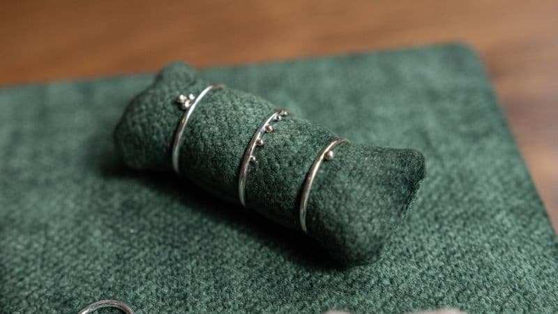 Billet Atelier - Réalisez votre bague en argent perlée