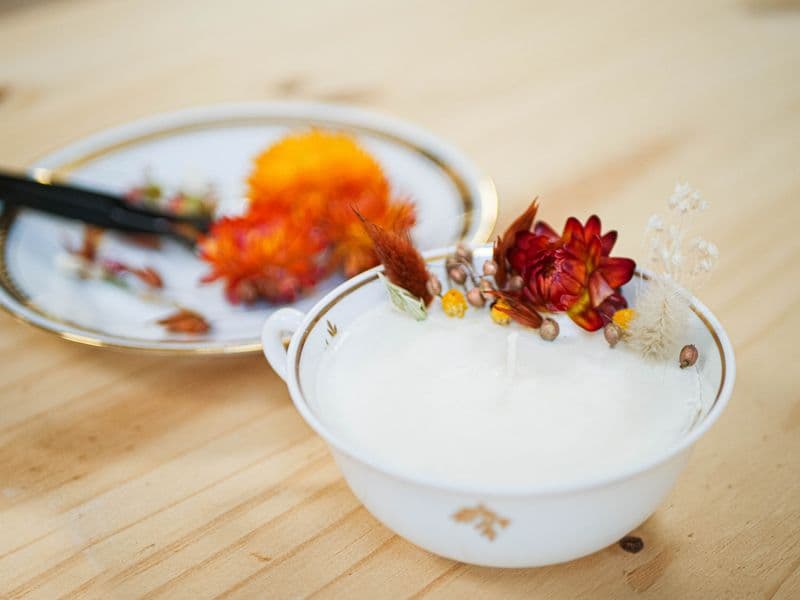 Réalisez votre bougie fleurie