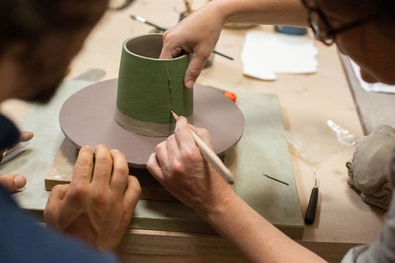 Réalisez et décorez votre tasse ou pot en céramique