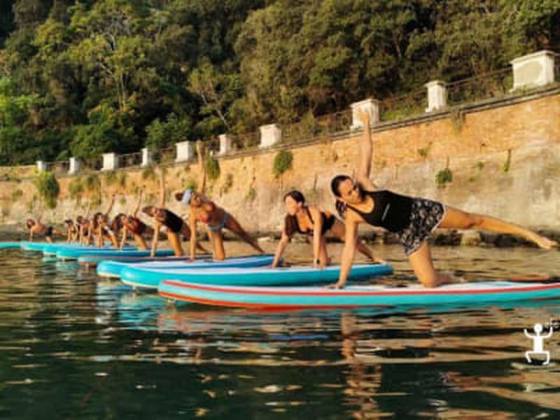 Billet Cours de yoga sur stand-up paddle dans le golfe de Naples au lever du soleil