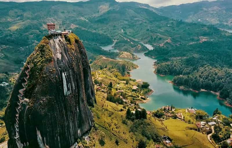 Billet Medellin : Excursion à Guatapé et bateau vers la propriété de Pablo Escobar