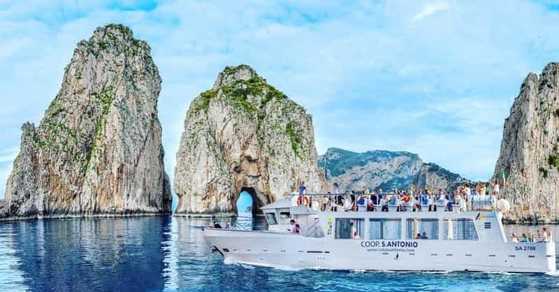 Billet Au départ de Sorrente/Nerano : croisière sur l'île de Capri avec guide à bord