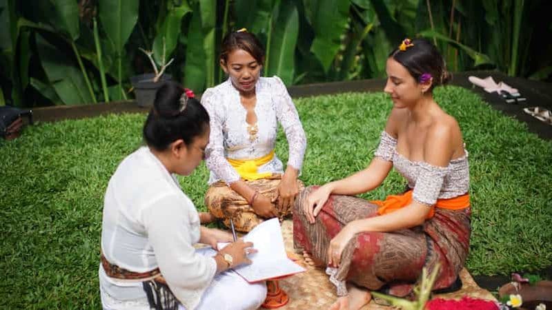 Billet UBUD : Lecture des paumes et bénédiction par un guérisseur spirituel balinais